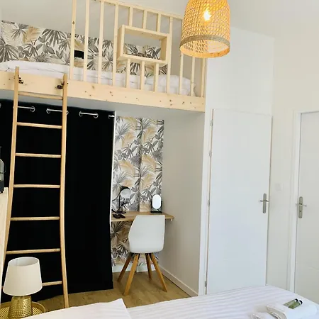 Le Saint Claude, Refait A Neuf * La Rochelle (Charente-Maritime)